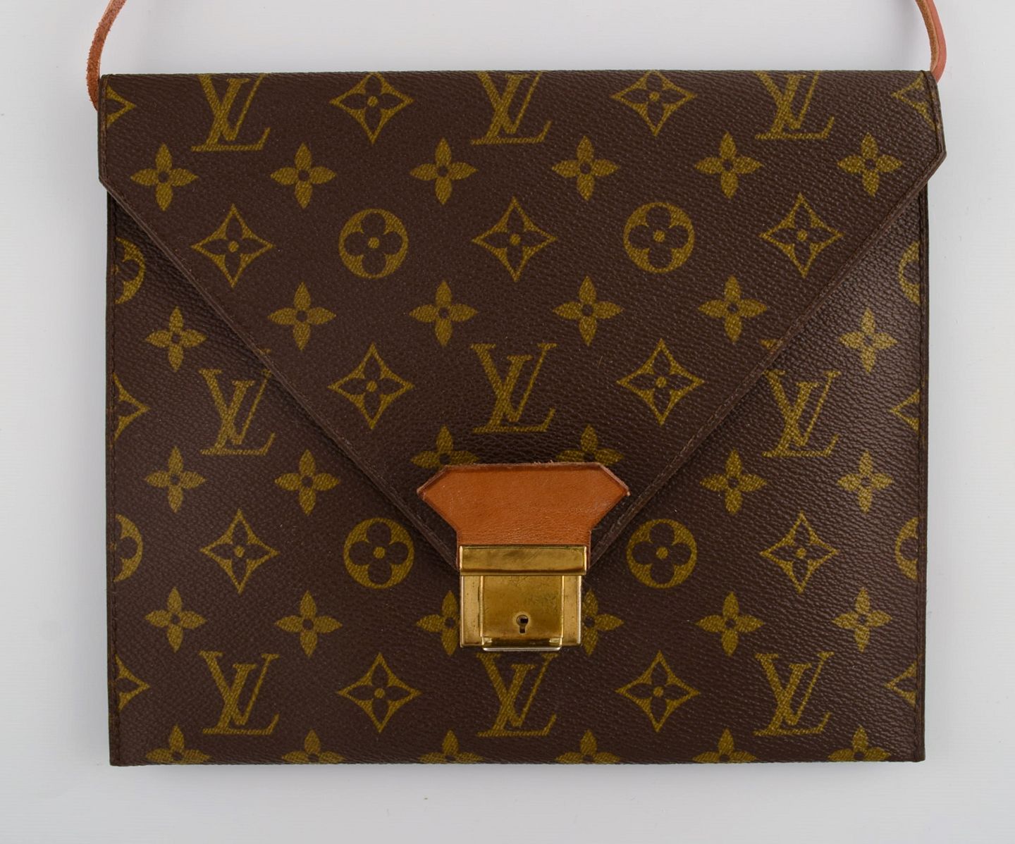 L Art - Vintage Louis Vuitton dinner purse. Monogram canvas. 1970s.