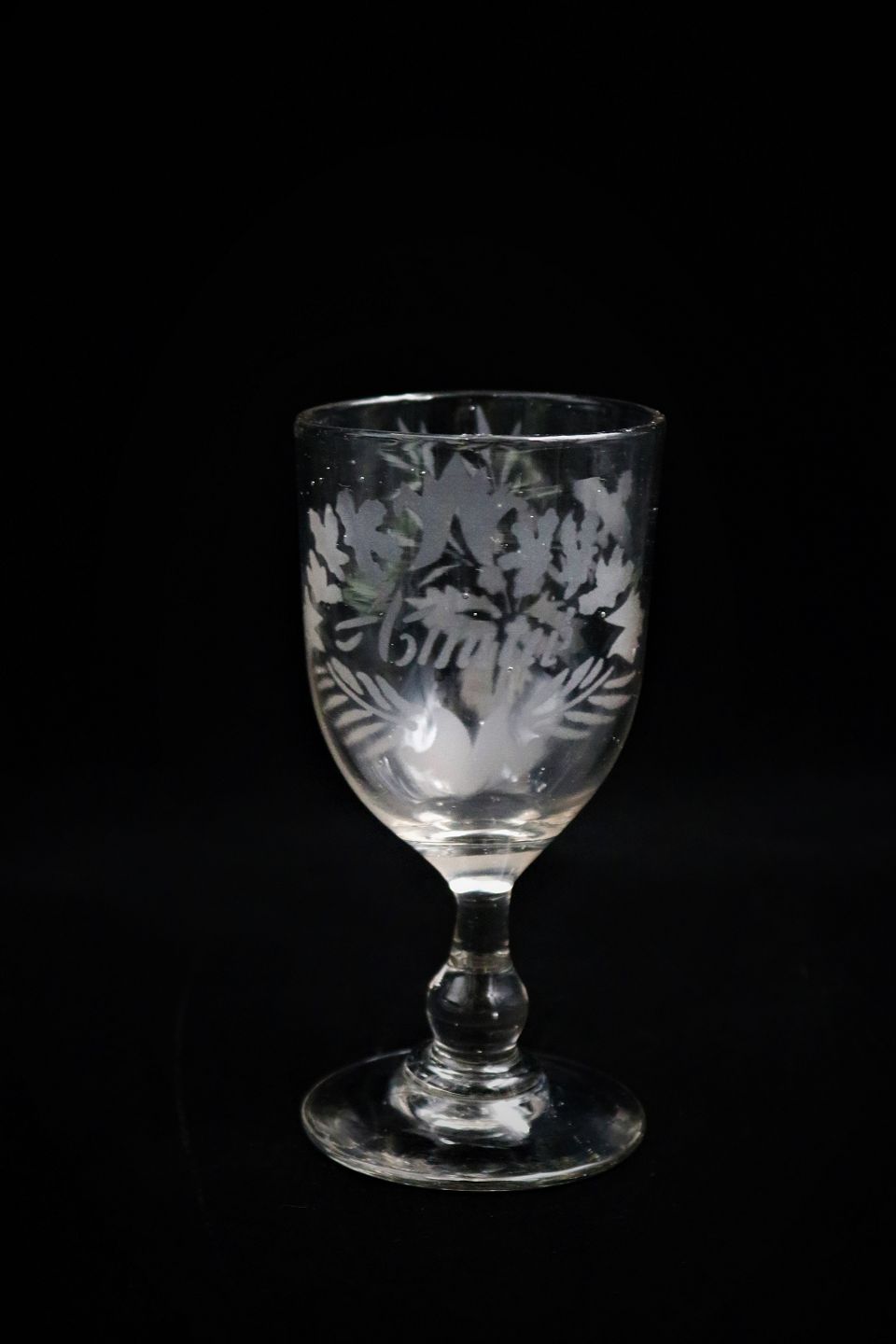 Amitie Wine Glass