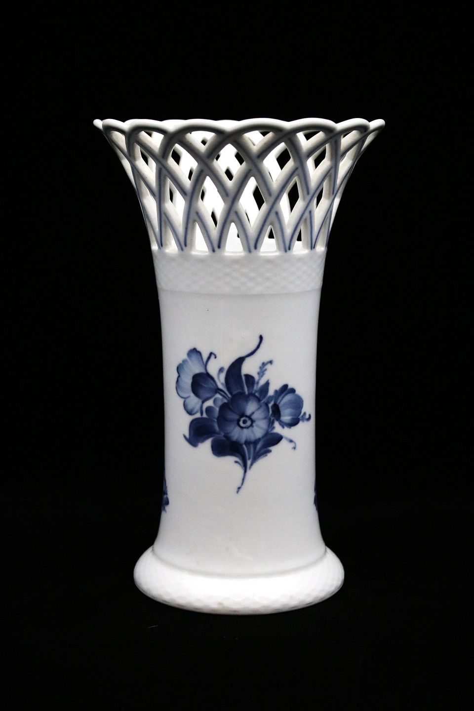 K&Co - Royal Copenhagen Blue Flower braided vase with openwork pattern at  the top. * RC