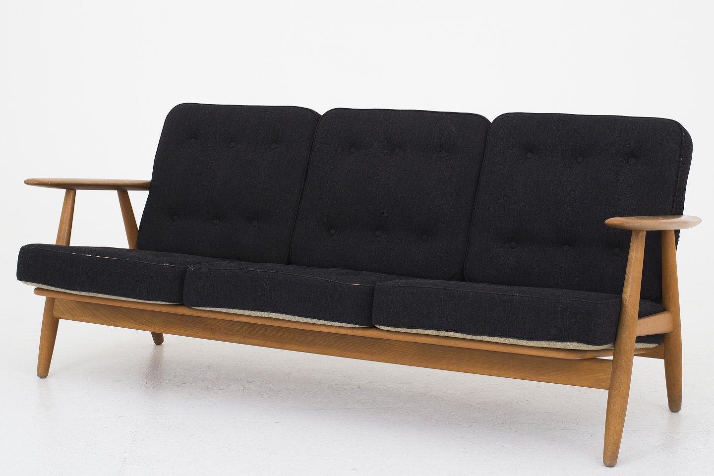 Worldantique Net Hans J Wegner Getama Ge 240 3 Seater The
