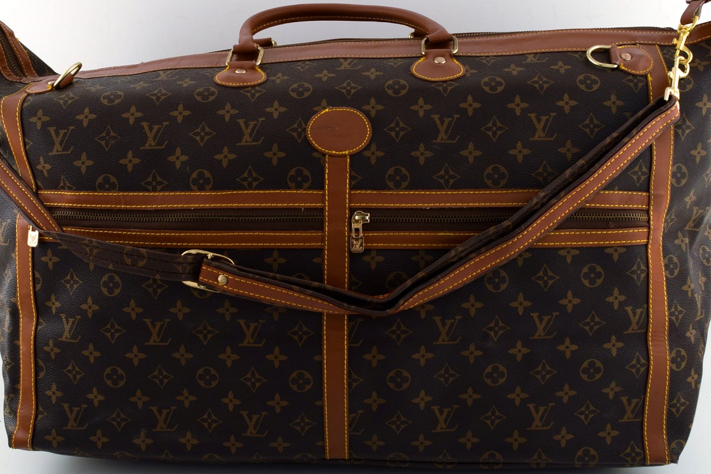  Louis Vuitton: Large vintage travel bag of monogram  canvas