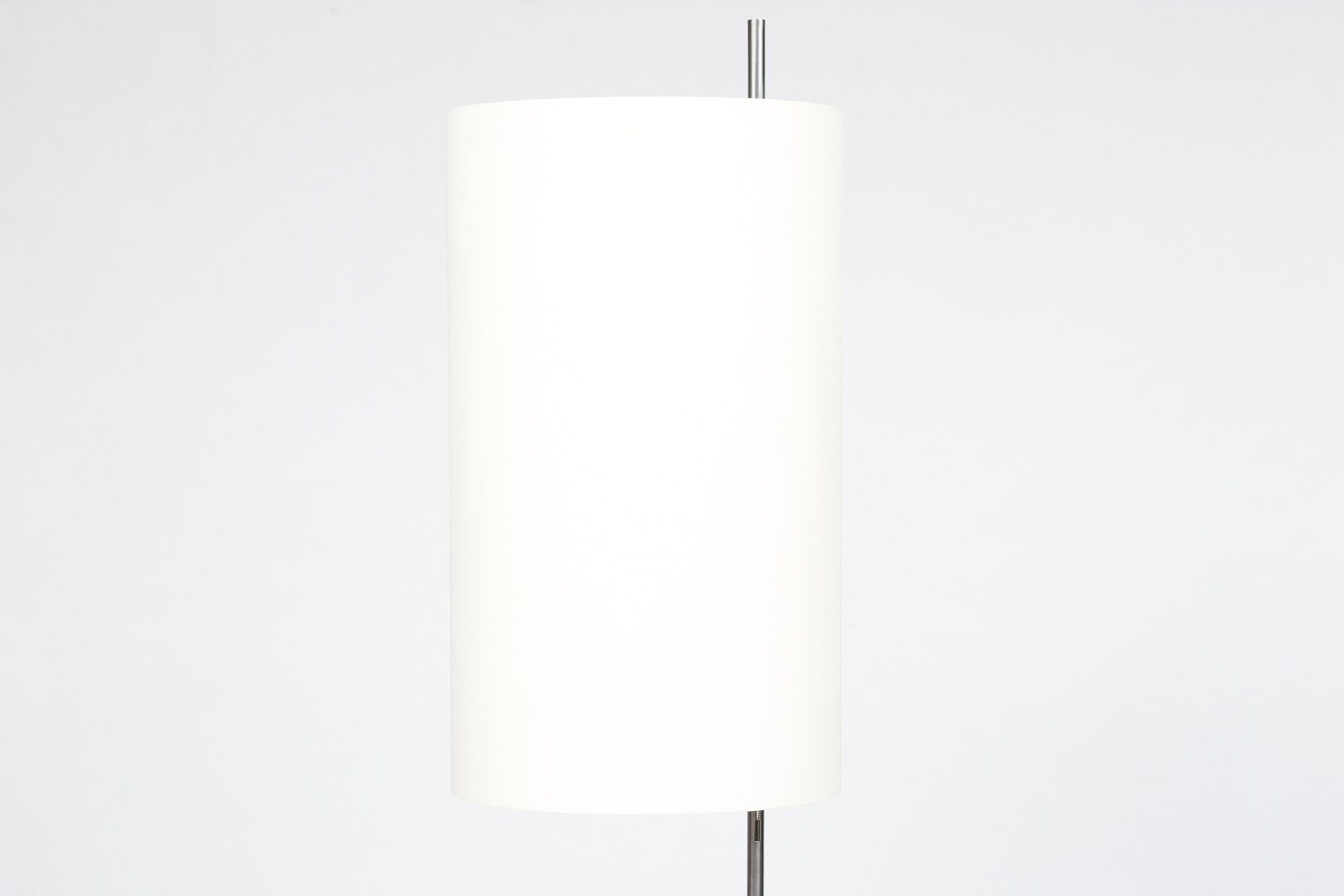 Arne Jacobsen Santa Cole Aj Royal Floor Lamp In Stainless Steel And White Linen Screen Designed 1956 Good Condition 2 Pcs På Lager