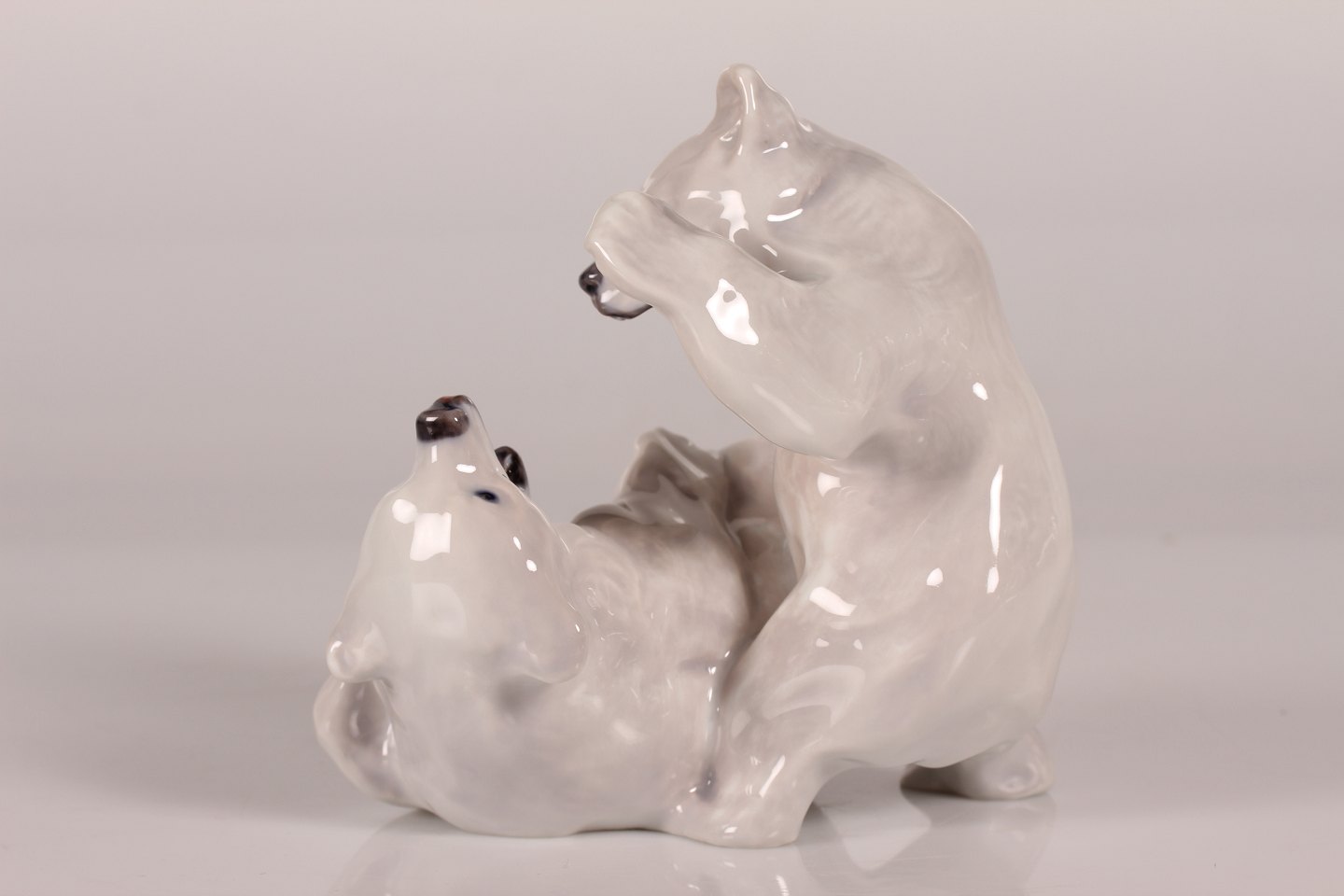 WorldAntique.net - Royal Copenhagen * * 2 polar Bears * No 1107