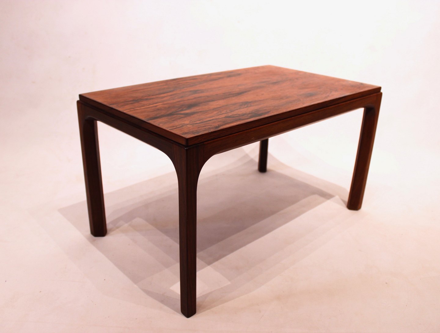 komplet Due Tilbageholdenhed WorldAntique.net - Side table of rosewood by Aksel Kjersgaard and numbered  381. * 5000m2 showroom.