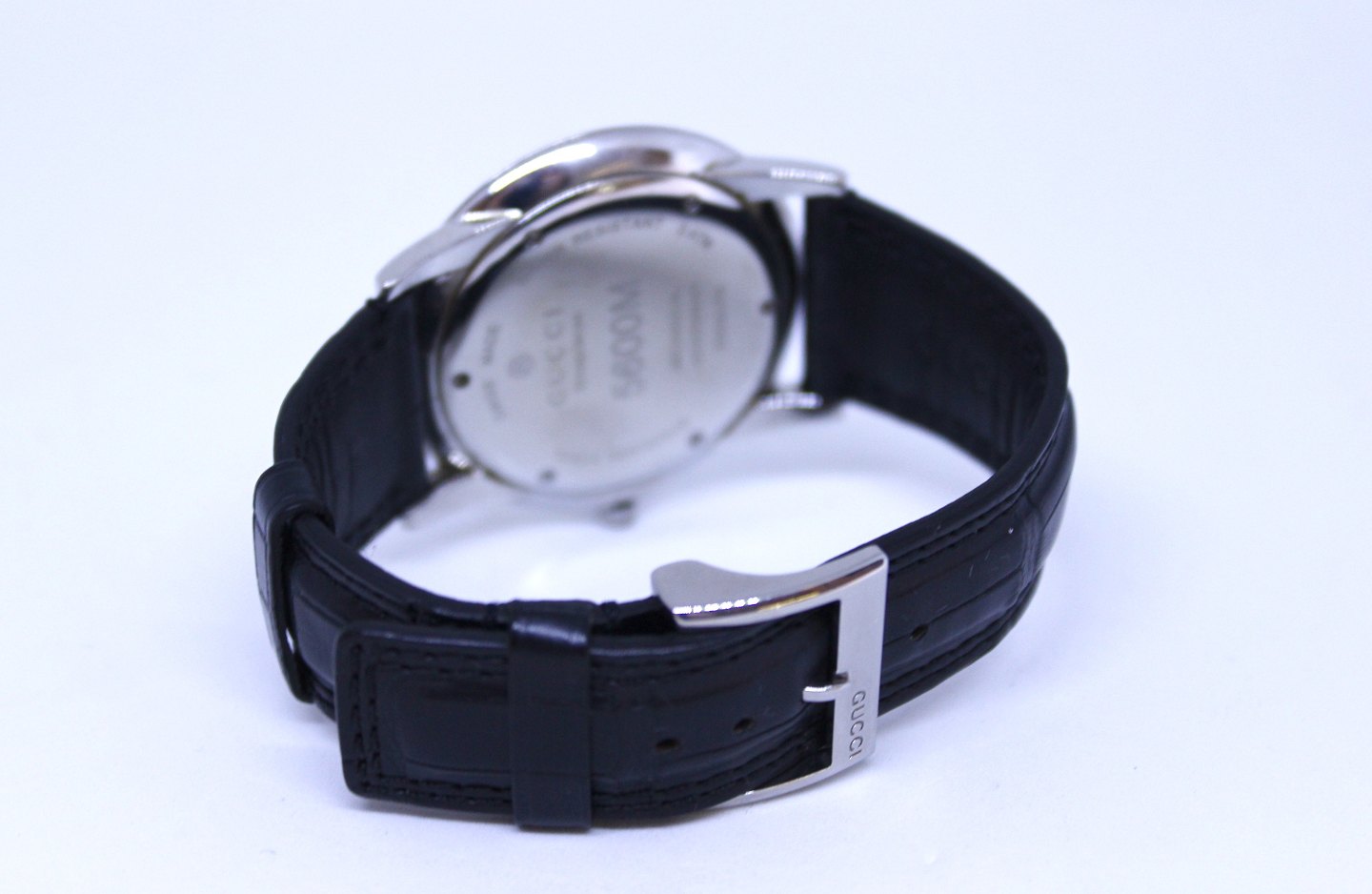 WorldAntique.net - Gucci Timepieces model 5600M wrist watch with