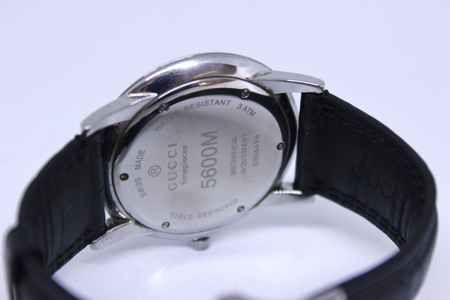 WorldAntique.net - Gucci Timepieces model 5600M wrist watch with