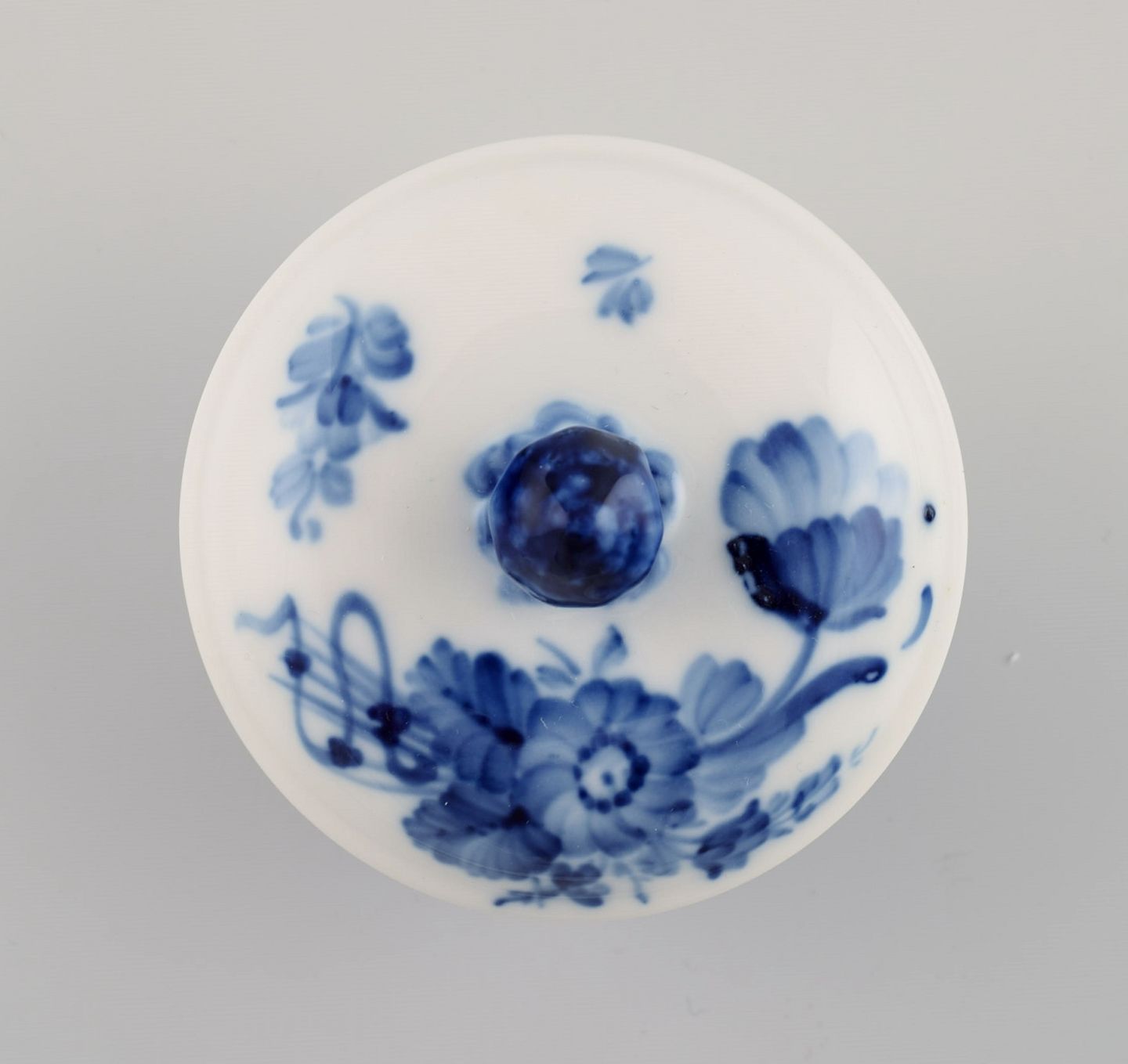 Blue flower braided cup / vase from Royal Copenhagen. – L' ART COPENHAGEN