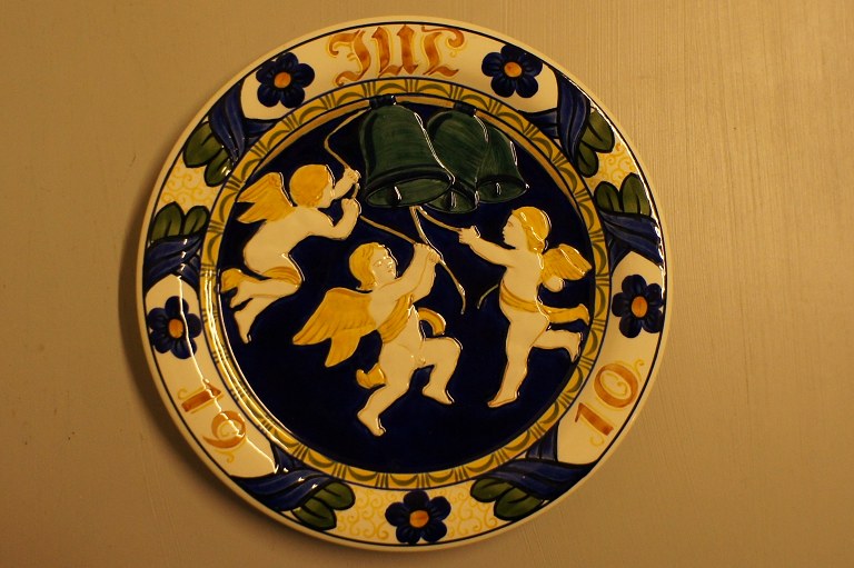 Large Aluminia Christmas plate 1910 in faience.