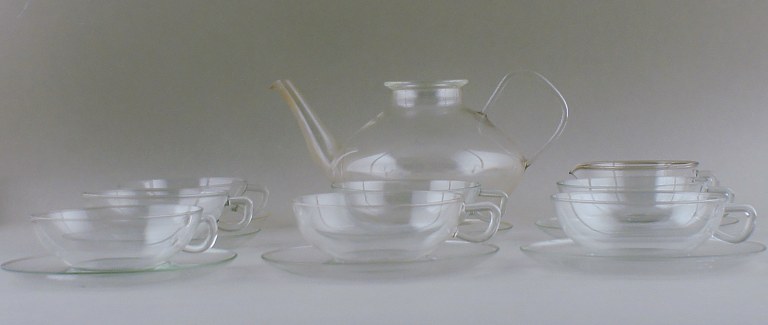 Wilhelm Wagenfeld: "Jena". Tea set in clear glass.