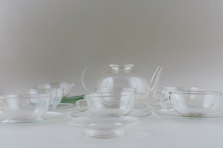 Wilhelm Wagenfeld: "Jena". Tea set of clear glass.