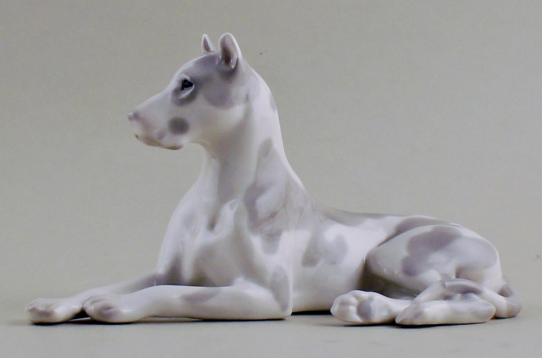 Porcelænsfigur, hund. Sovjet ca. 1970.