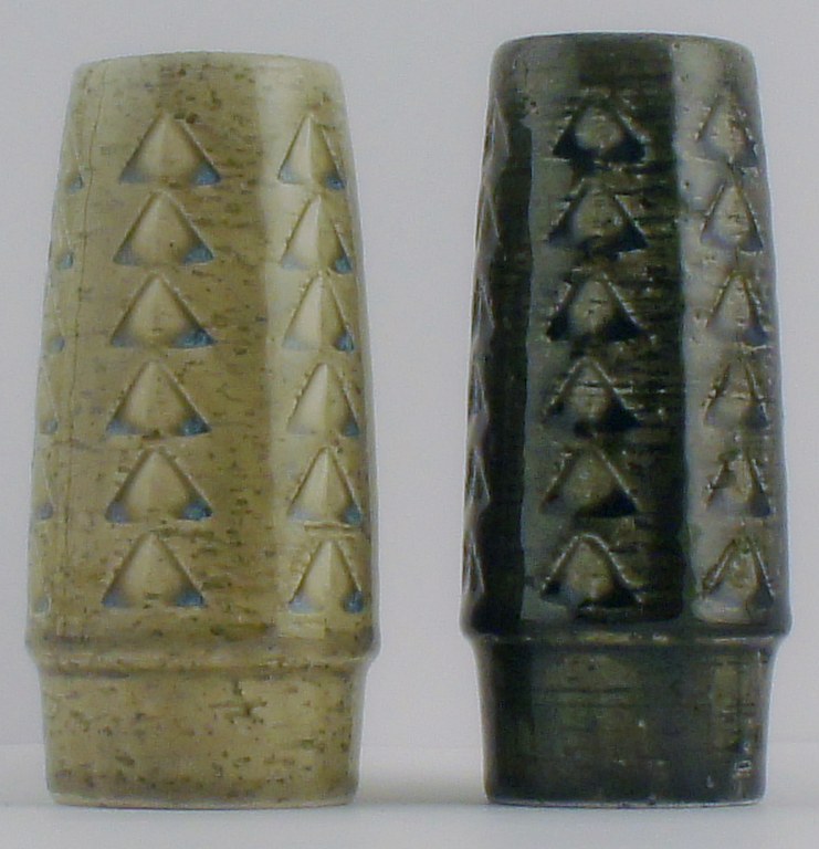 Par keramikvaser fra Palshus af Per Linnemann-Schmidt.