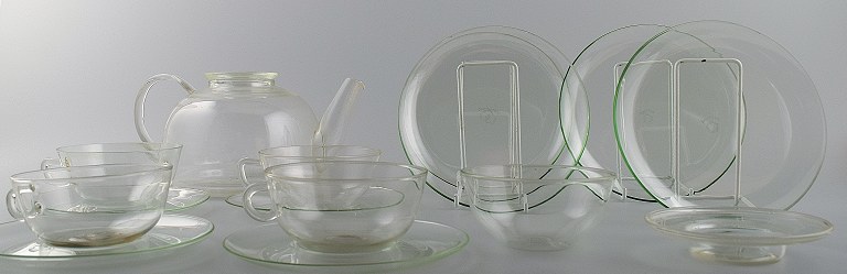 Wilhelm Wagenfeld: "Jena", Bauhaus tea set in clear glass.