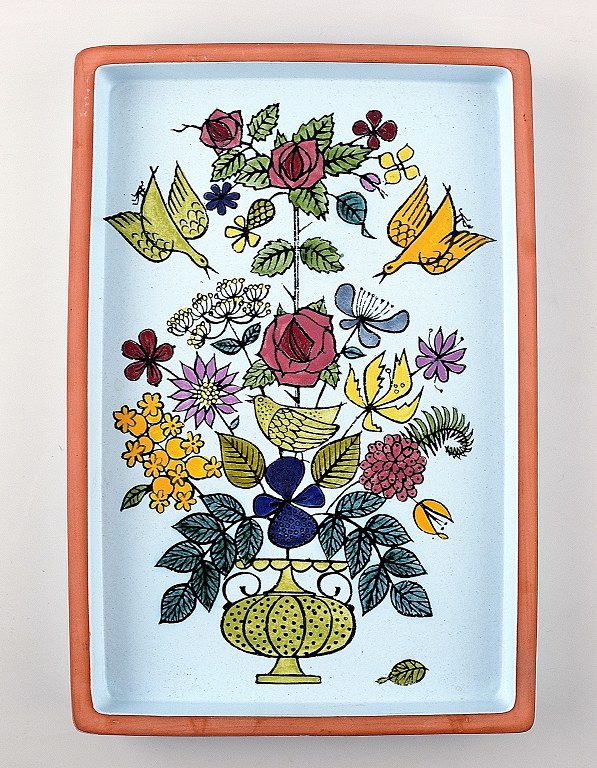 Dish decorated with flowers, Stig Lindberg, Gustavsberg studio. Faience.