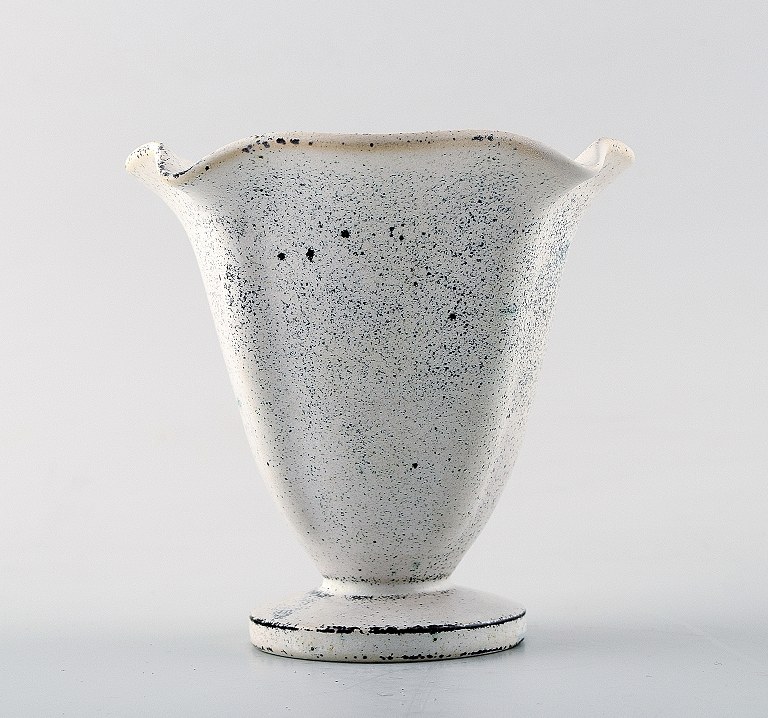 Kähler, HAK, glazed stoneware vase, 1930s.
Designed by Svend Hammershoi.