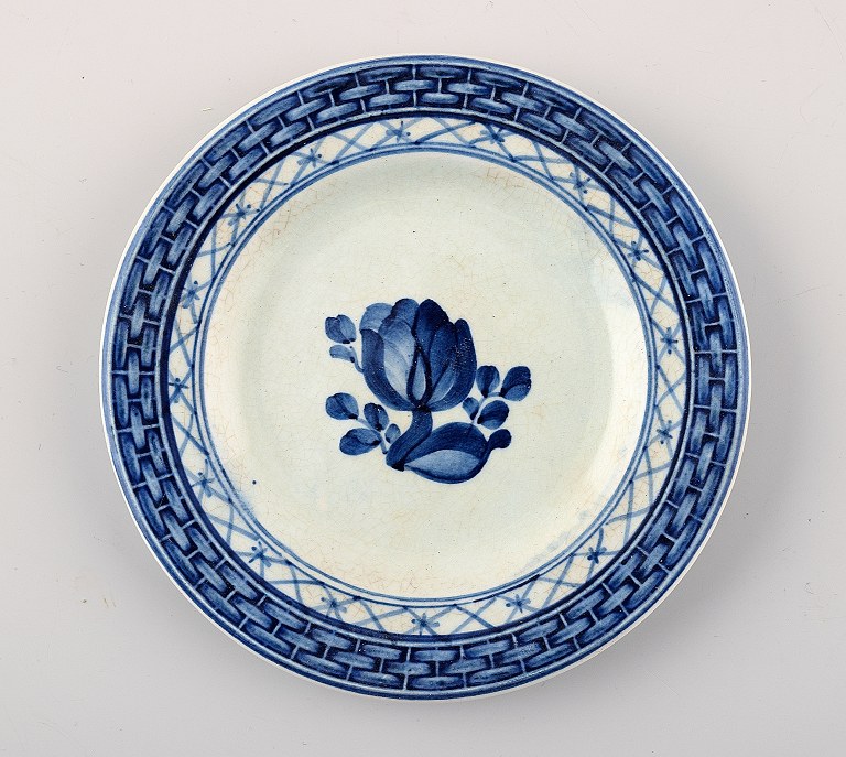 Aluminia Tranquebar, Butter Bowl / Caviar plate.
Decoration number 11/1117.