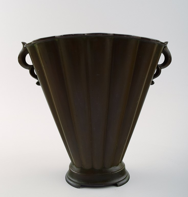 Just Andersen diskometal vase, nummer D 20. 
