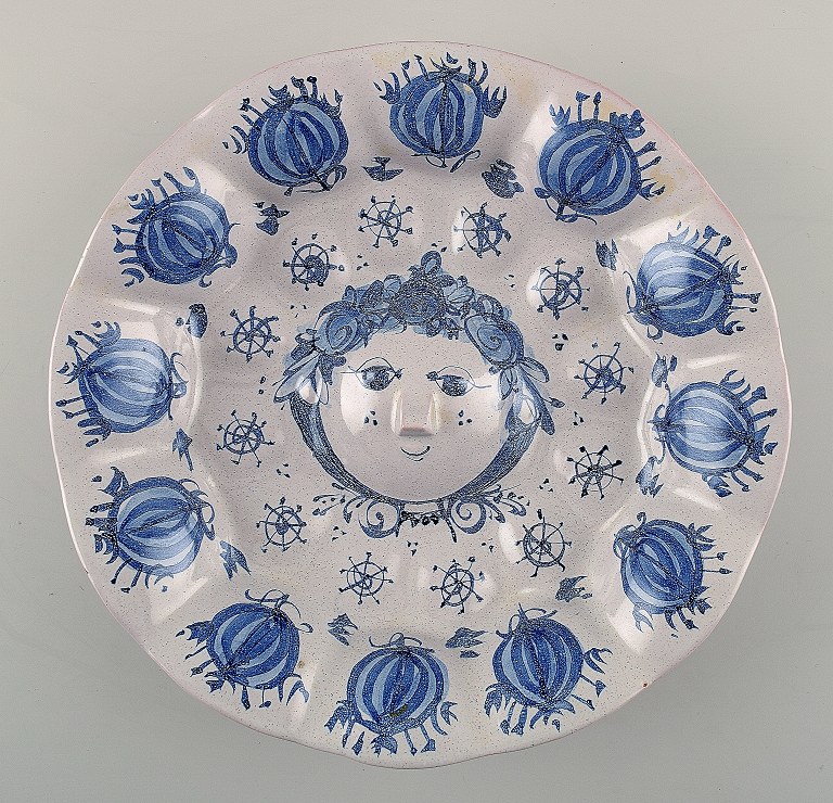 Unique dish in stoneware by Bjorn Wiinblad 1973.
