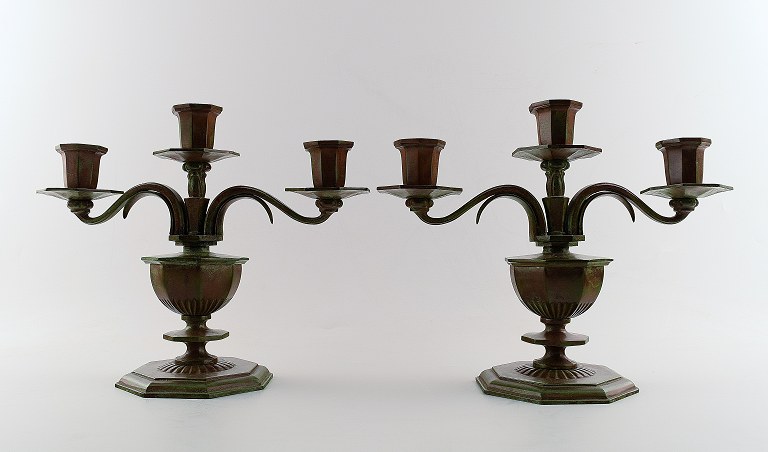 A pair of three-armed GAB (Guldsmedsaktiebolaget) Art Deco candlesticks in 
bronze.