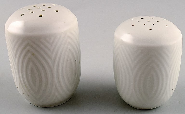 Royal Copenhagen Salto, salt shaker and pepper pot.
Designed by Axel Salto.