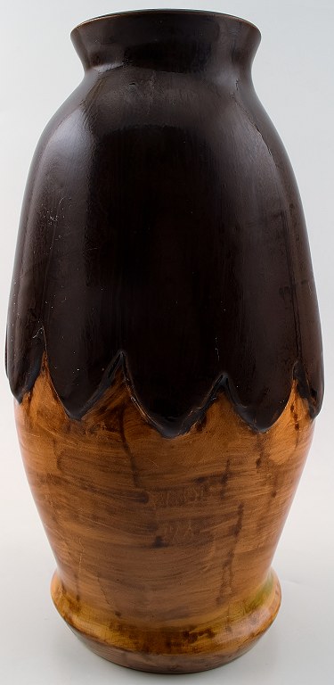 Thorvald Bindesboll for Copenhagen Lervarefabrik / Eifrig.
Large ceramic vase.