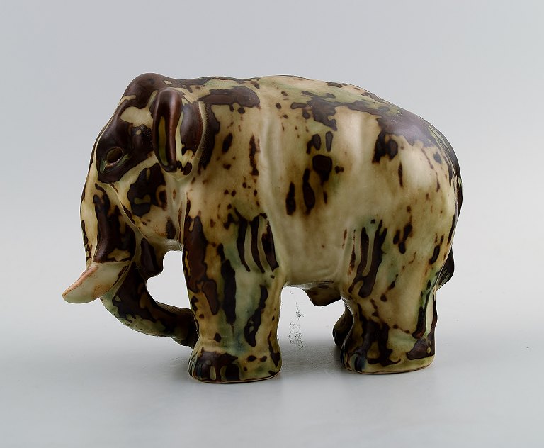 Royal Copenhagen figurine, elephant / mammoth.
Designed by Knud Kyhn.
Decoration number 20186.