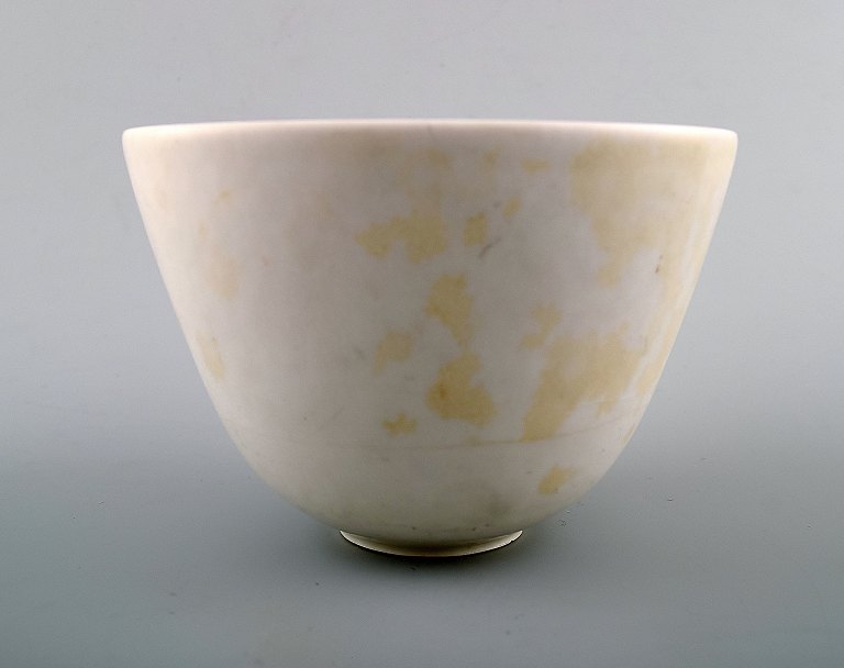 Rörstrand/Rorstrand, Gunnar Nylund ceramic bowl.
