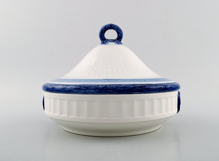 Royal Copenhagen Blue Fan pattern
Covered dish no. 11503.