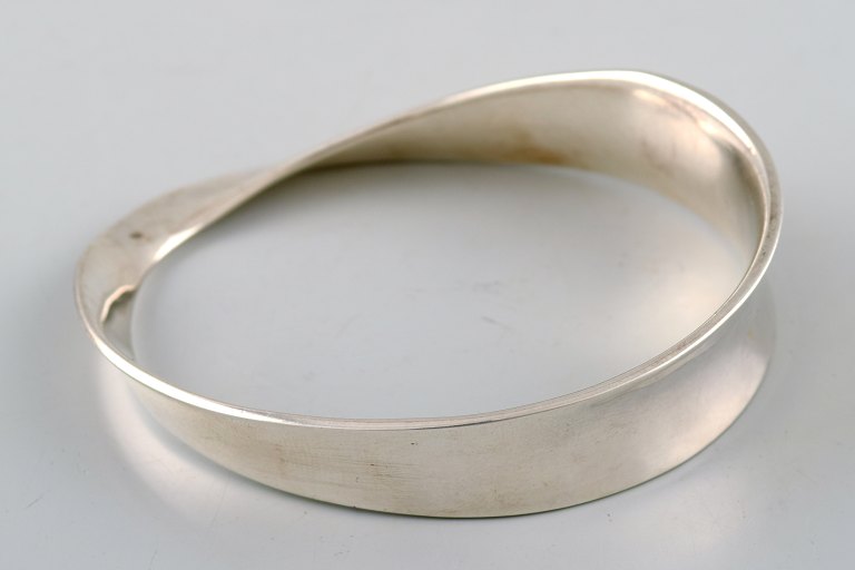 Georg Jensen armring - Vivianna Torun Bülow-Hübe 
Sterlingsølv.