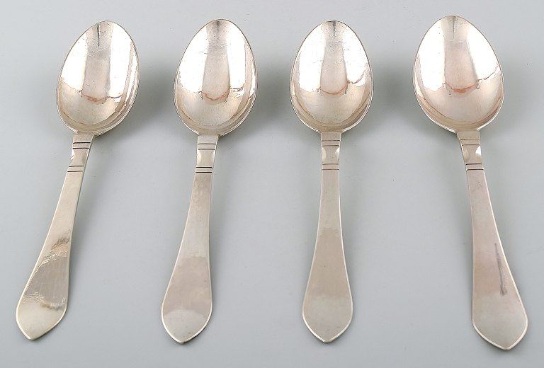 Georg Jensen. Continental (Antik) 4 spiseskeer, sølvbestik, hammerslået.