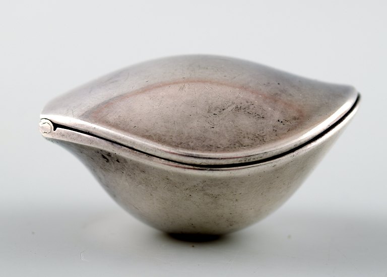 Georg Jensen Pillbox in Sterling Silver # 325 - Henning Koppel.
