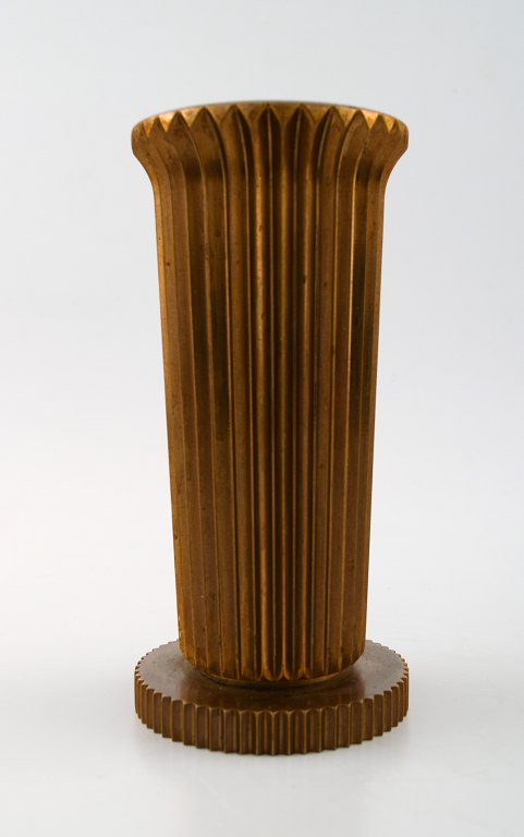 Tinos art deco vase i bronze.
Danmark, 1940´erne.