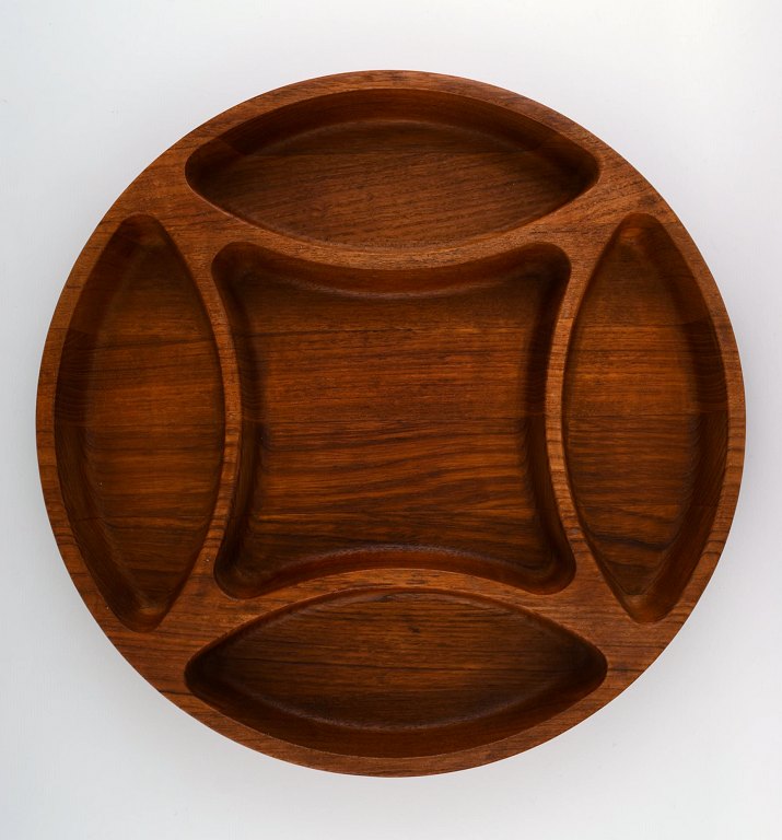 Jens Quistgaard, DANISH DESIGN large cabaret dish.
Staved teak.
