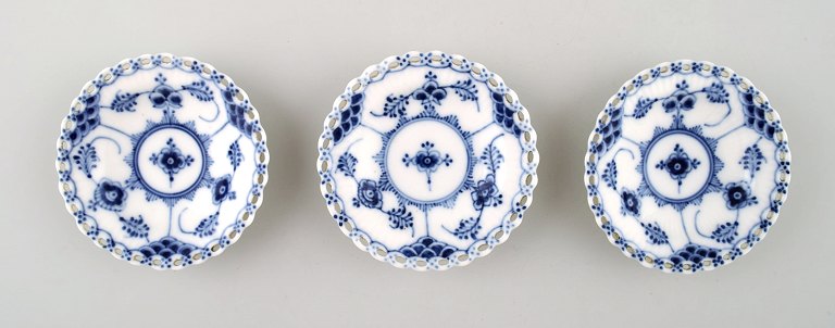 3 pieces. Royal Copenhagen Blue Fluted Full Lace, butter pad.
Decoration number 1/1004.