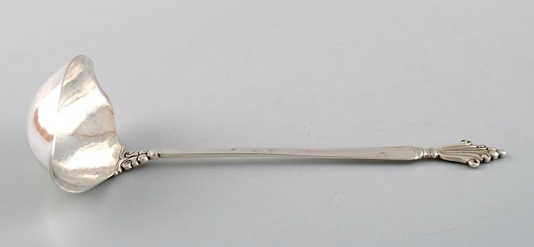 Georg Jensen sauceske i helsølv, sølvbestik Dronning sølvtøj, Georg Jensen 
Dronningemønster Acanthus.