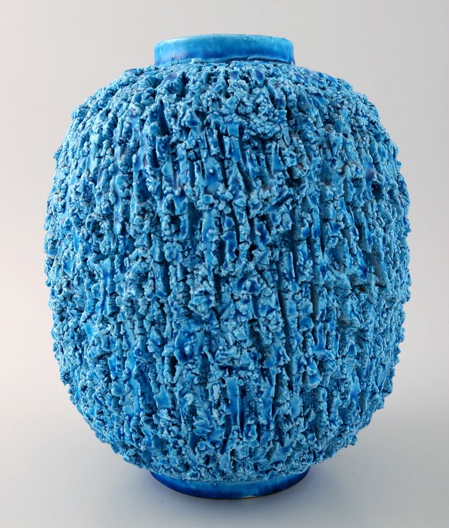 Rörstrand / Rørstrand Gunnar Nylund "Chamotte" vase. "Hedgehog Vase".