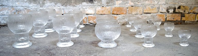 20 glasses of Iittala Ultima Kekkerit glass service, modern Finnish glass, 
designed by Timo Sarpaneva. Complete glass service for 4 people.