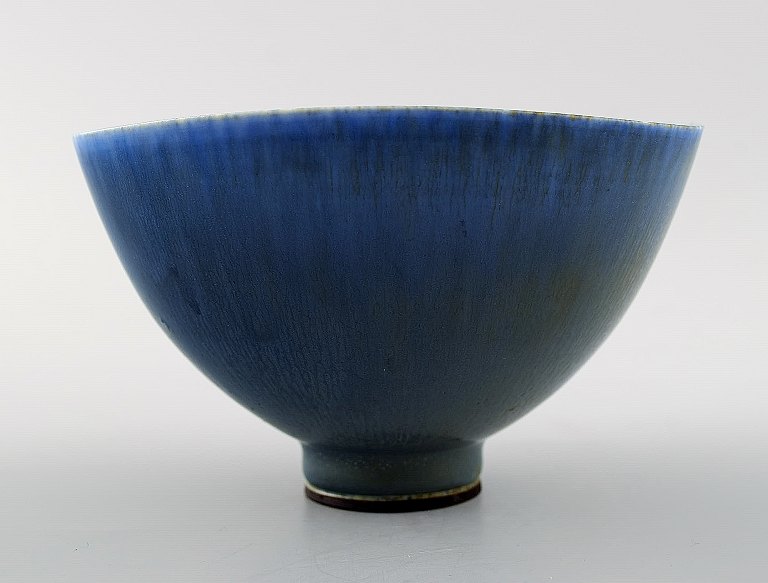 Berndt Friberg Studio ceramic bowl. Modern Swedish design.
Unique, handmade.