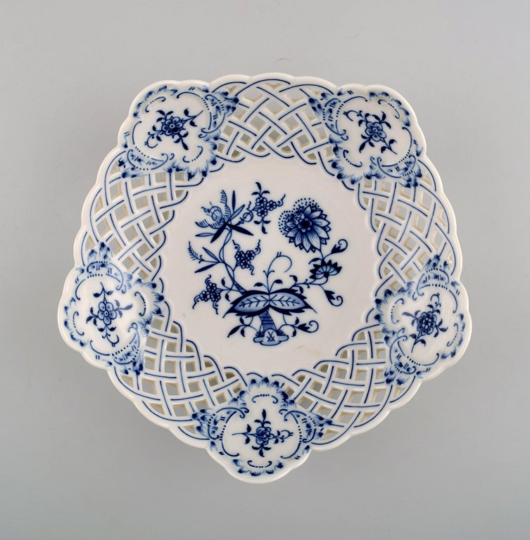 Meissen blue onion pattern pierced bowl, 20 c.
