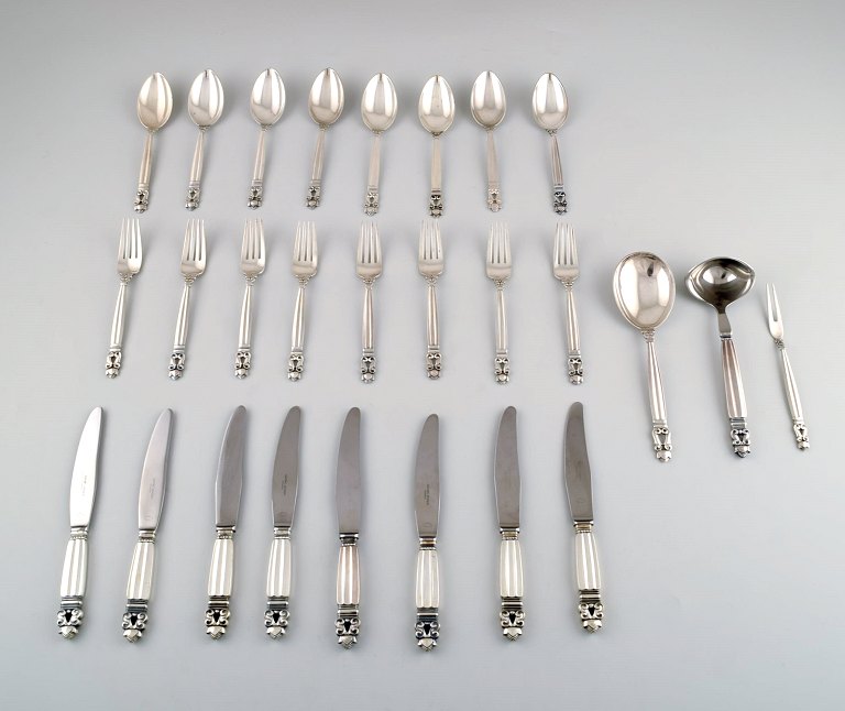 Georg Jensen "Acorn" Full dinner service for eight people. Sterling silver.
Designer: Johan Rohde.