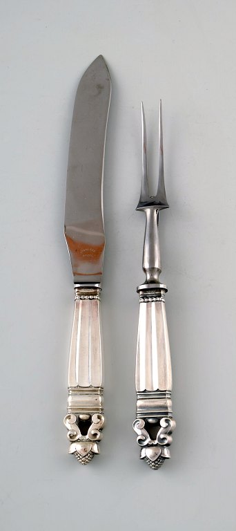 Johan Rohde for Georg Jensen. "Acorn" carving set of sterling silver comprising 
knife and carving fork.