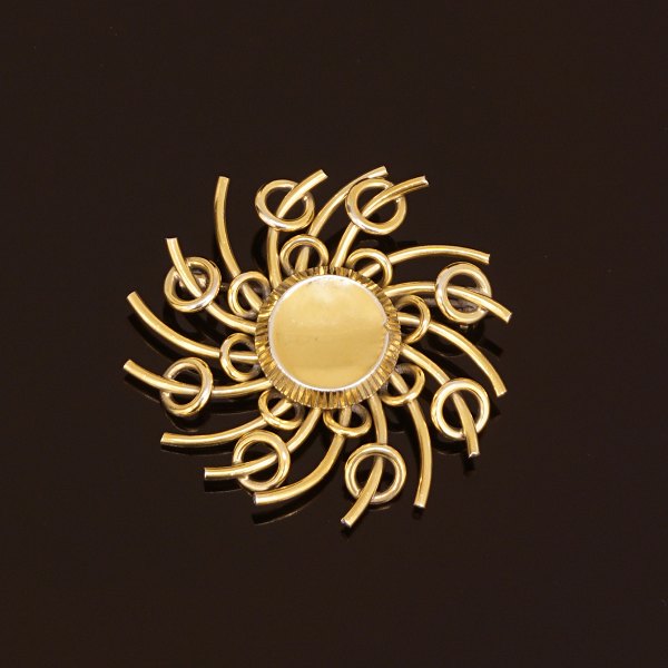 Anton Michelsen, Copenhagen: Gilt broche. D: 4,5cm