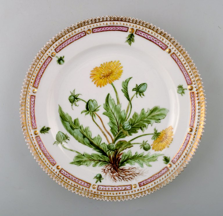 Royal Copenhagen Flora Danica lunch plate.
Model Number 20/3553.