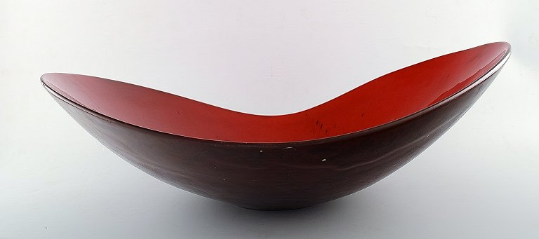 Hans Hedberg (1917-2007) Swedish ceramist.
Unique very large ceramic dish from Hedberg