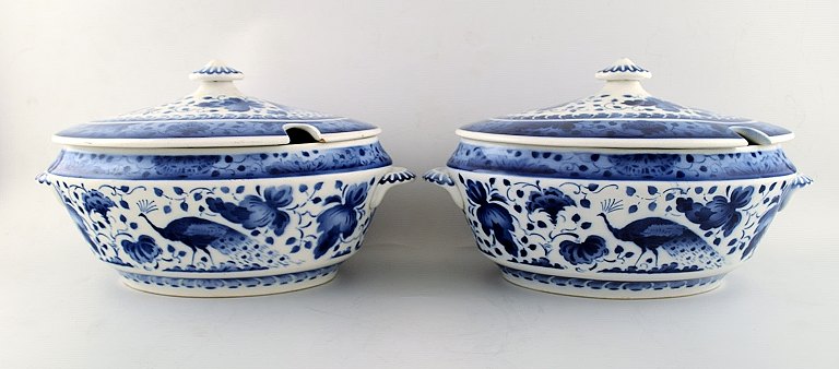 Peacock from Copenhagen faience / Aluminia.
Lidded tureen. 2 pcs. in stock.