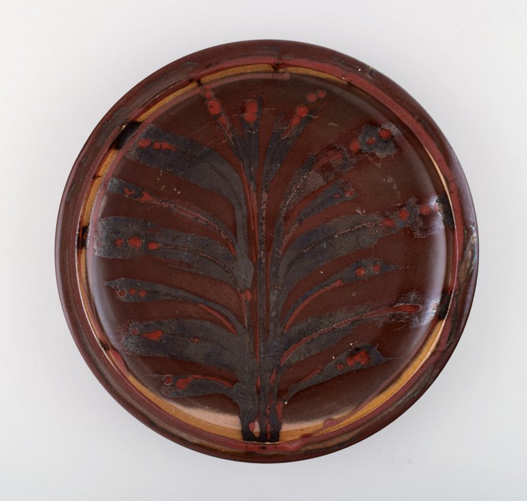 Robin Hopper, English / Canadian ceramist.
Ceramic dish in luster glaze.