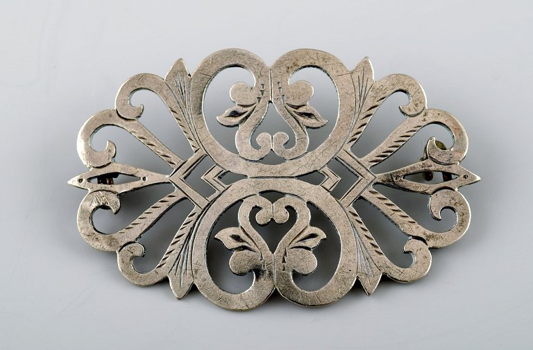 Danish Art Nouveau brooch in silver. 
Early 1900s.