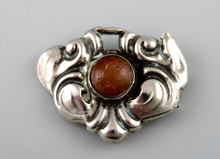 Danish Art Nouveau brooch in silver. 
Early 1900s.