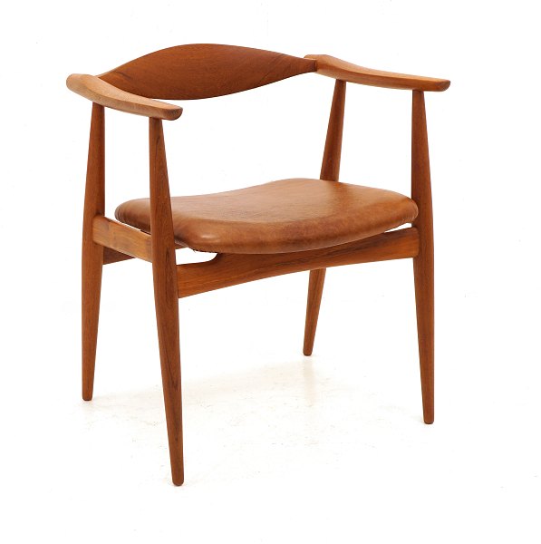 Hans J. Wegner: Armstol i teak. CH 35