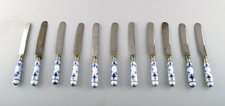 Blue Fluted Plain, 6 knives from Royal Copenhagen / Raadvad.
Early 1900s.